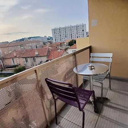 Le Dhuoda Climatise Apartment *